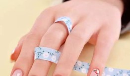 如何用奶油调色打造美甲教程？揭秘专业美甲师的小秘密！