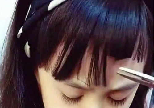 新手妈妈必看!如何轻松给宝贝剪出完美刘海?实用教程大揭秘! 新手妈妈必看!如何轻松给宝贝剪出完美刘海?实用教程大揭秘!